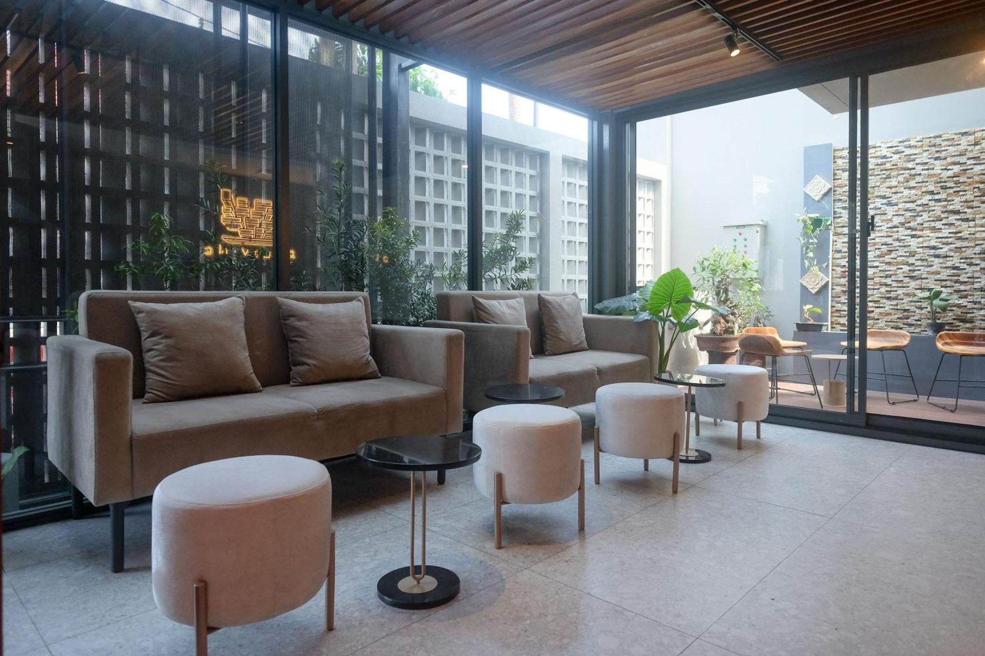 Sans Hotel Rg Living Jogja By Reddoorz Pakualaman Экстерьер фото