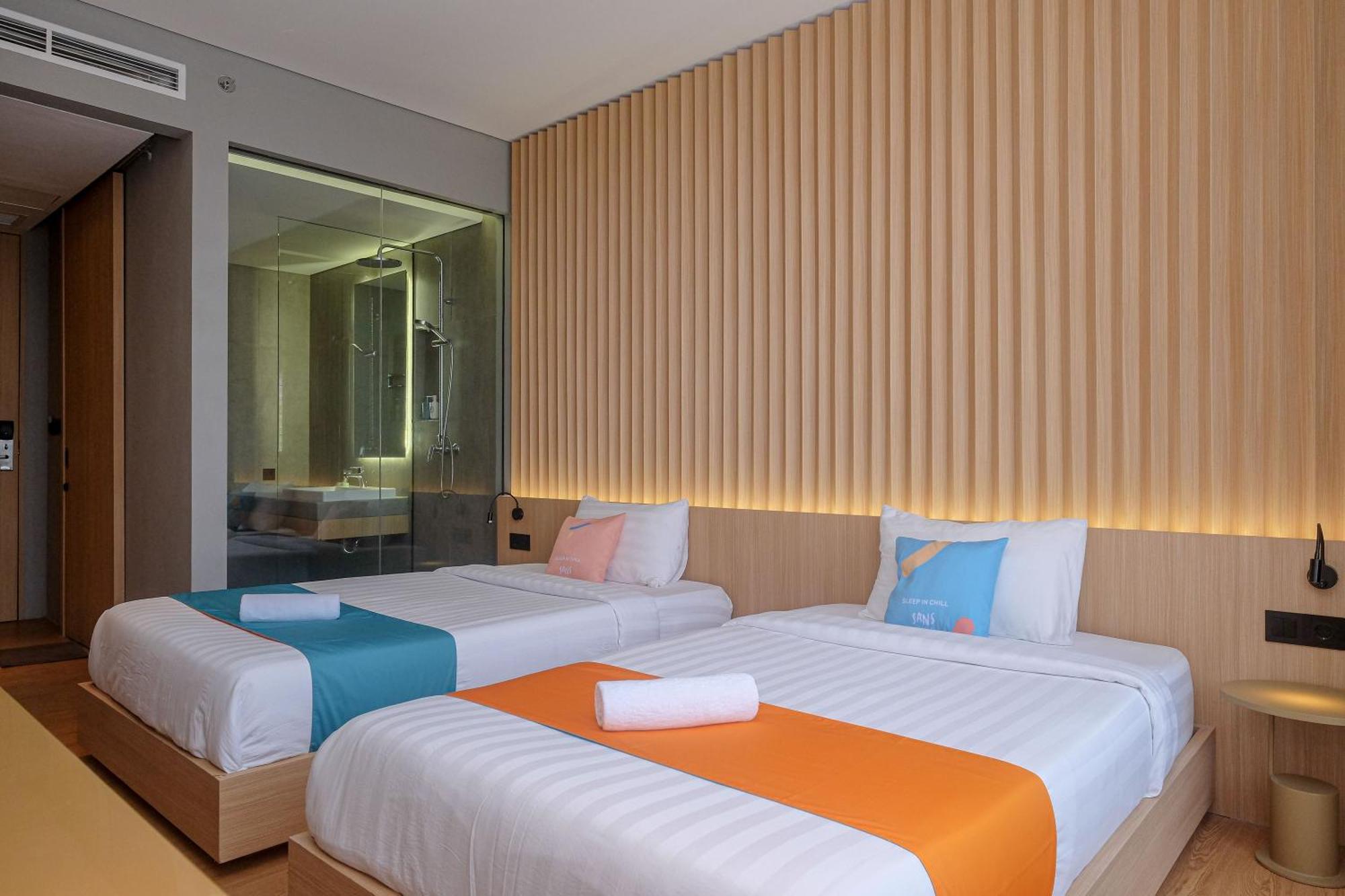 Sans Hotel Rg Living Jogja By Reddoorz Pakualaman Экстерьер фото