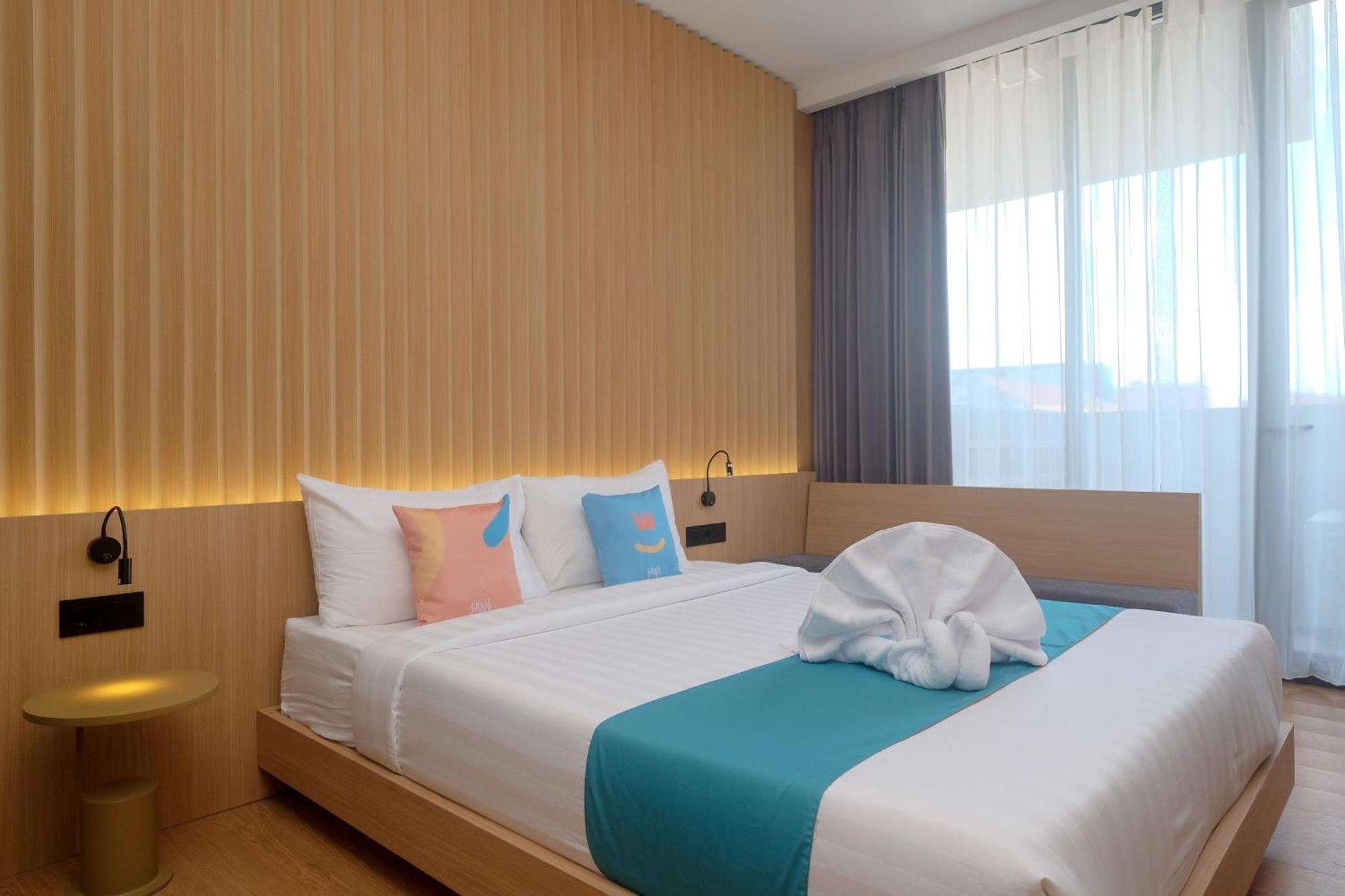 Sans Hotel Rg Living Jogja By Reddoorz Pakualaman Экстерьер фото