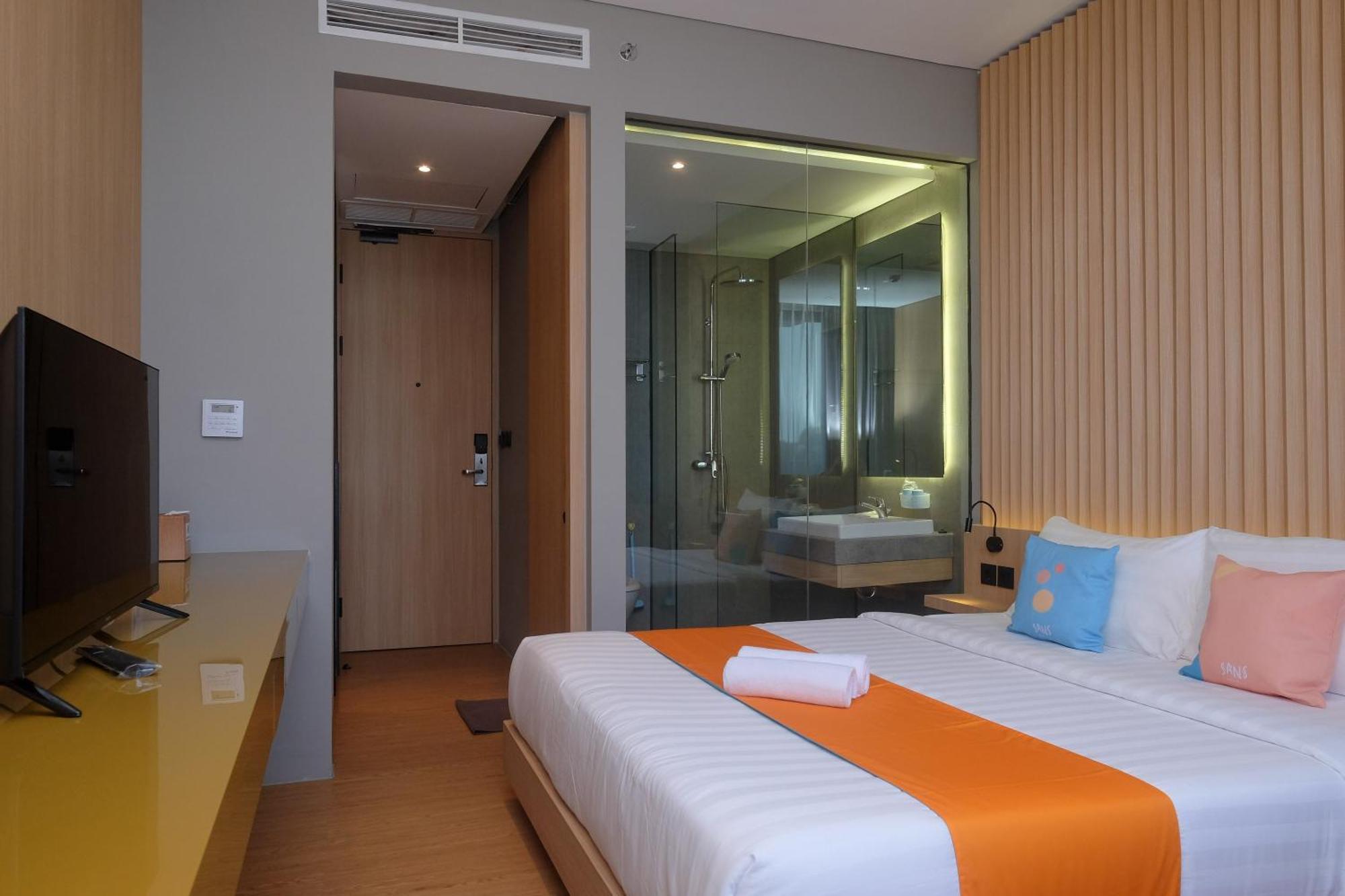 Sans Hotel Rg Living Jogja By Reddoorz Pakualaman Экстерьер фото